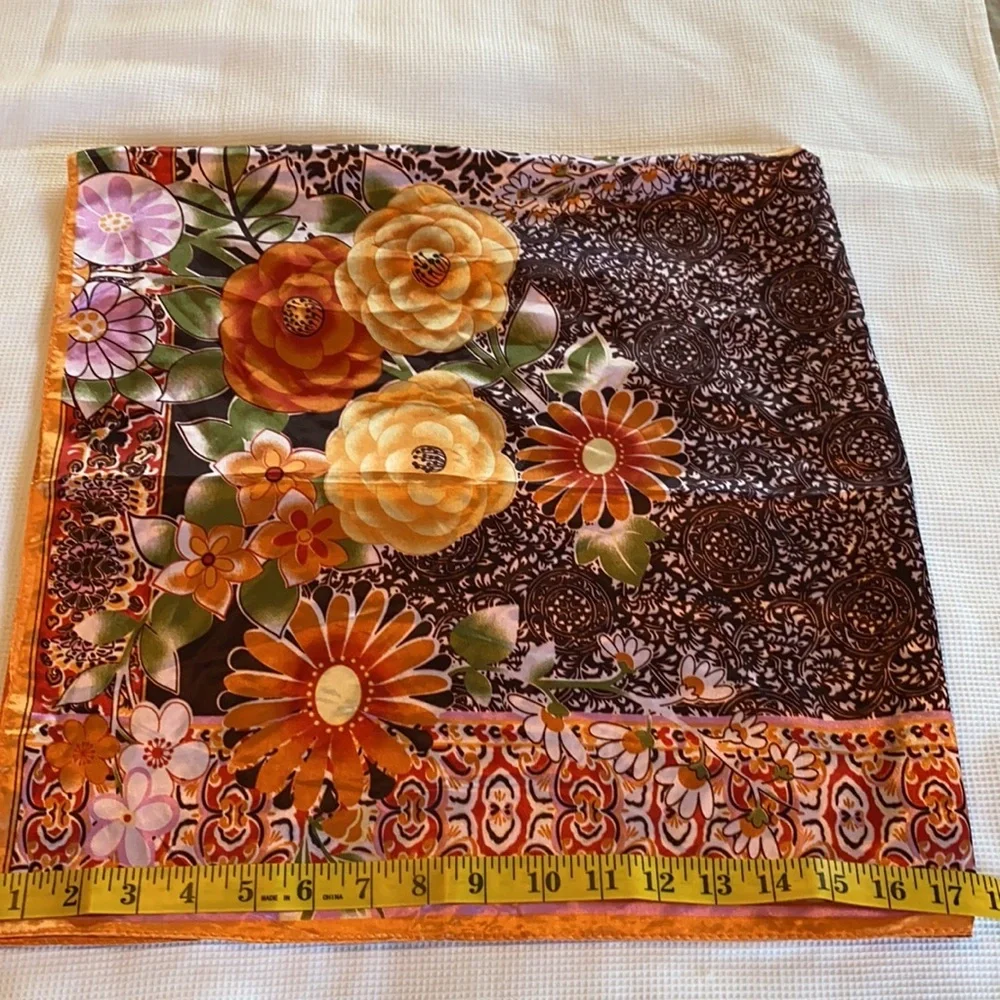 Woman’s Floral Square Scarf Wrap Multicolored